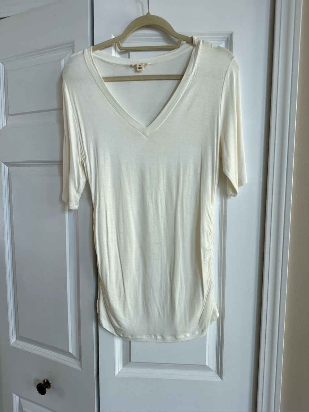 Zenana Outfitters Cream V-Neck Short Sleeve Top